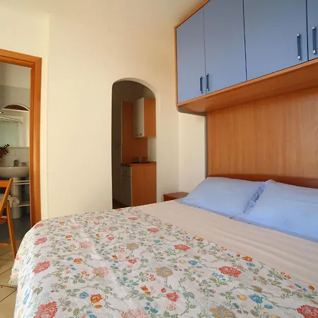 'aphrodite A' In Strandnaehe By Interhome *